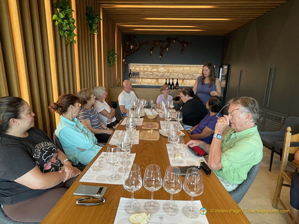 Paula pouring out proseccos