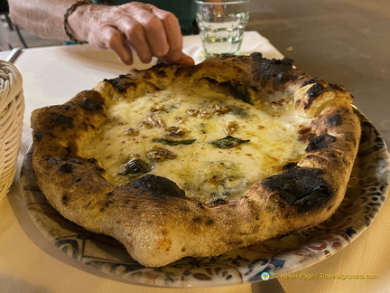 Trattoria Caprese pizza