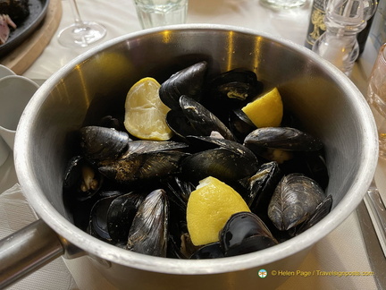 Steamed cozze