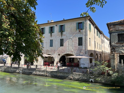 Frescoed building in Pieve di Soligo