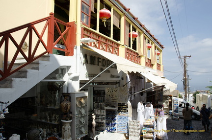 Fira Shops and Restaurant