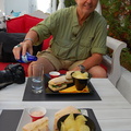Fira Lunch Stop (938 visite) Having lunch at the Aegle Cafe&Stage Fira Lunch Stop