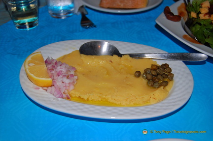 Polenta with onions and capers