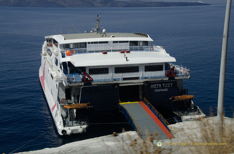 Santorini-Port_AJP_5980-watermarked.jpg