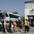 Oia Village bus terminal (799 besøk) Visitors boarding their buses Oia Village bus terminal
