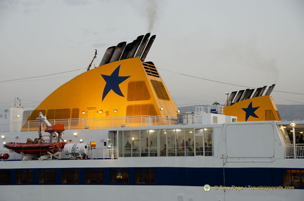 Santorini-Ferry AJP 5893-watermarked