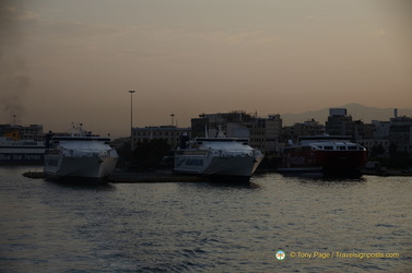 Santorini-Ferry AJP 5898-watermarked