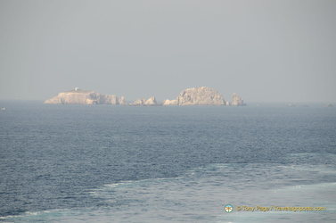 Santorini-Ferry AJP 5904-watermarked