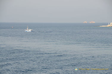 Santorini-Ferry AJP 5907-watermarked