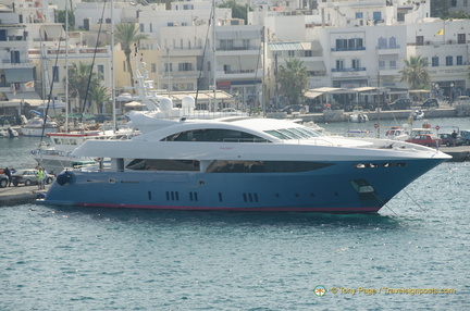 Santorini-Ferry AJP 5932-watermarked