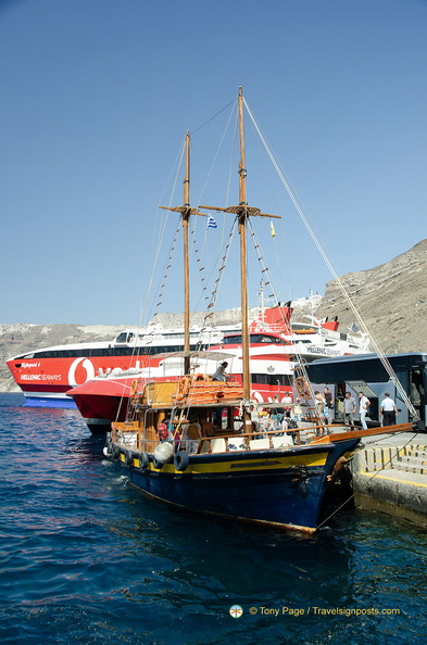 Santorini-Ferry_AJP_6611-watermarked.jpg