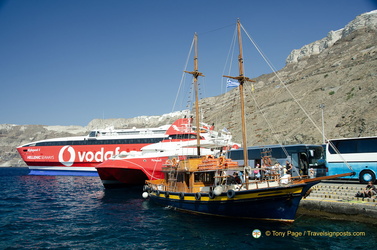 Santorini-Ferry AJP 6612-watermarked