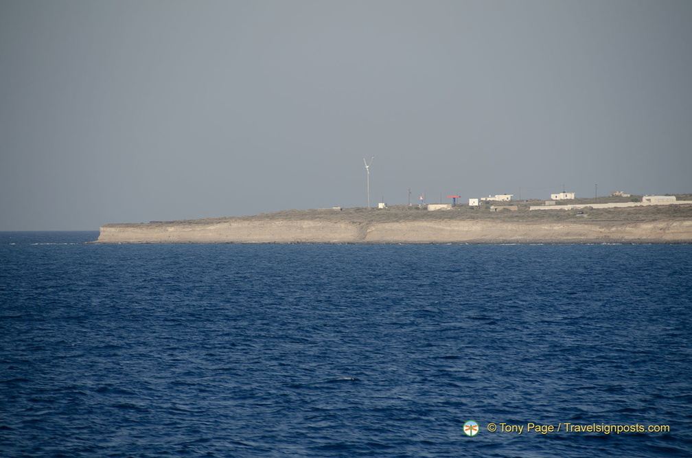 Santorini-Ferry AJP 6637-watermarked