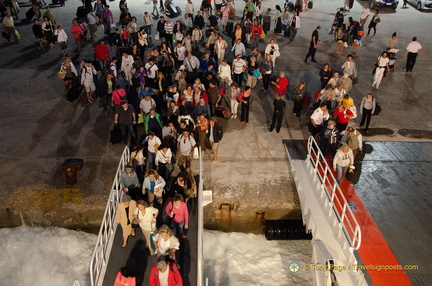 Santorini-Ferry AJP 6663-watermarked