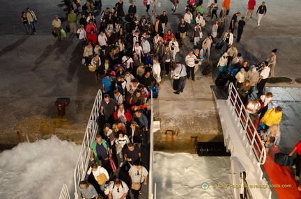 Santorini-Ferry AJP 6664-watermarked