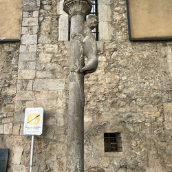 Lioness Statue and Plaza St Felix