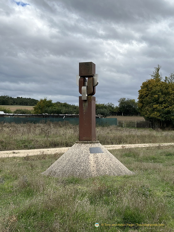 Graphic sculpture