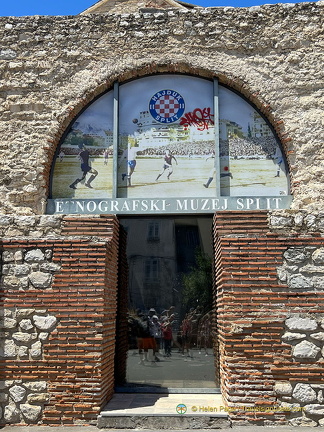 Split IMG 8253 (254 visits) Split IMG 8253