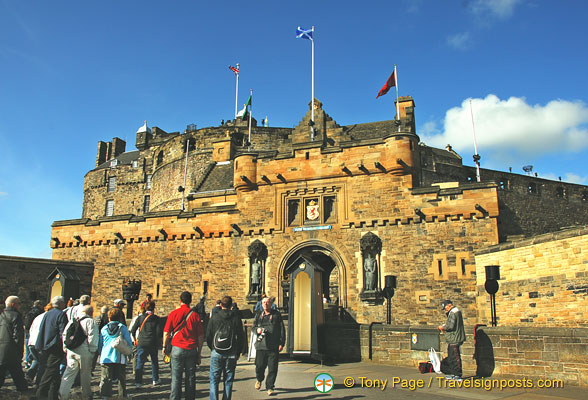 Edinburgh-Castle-Entrance_AJP6477.jpg