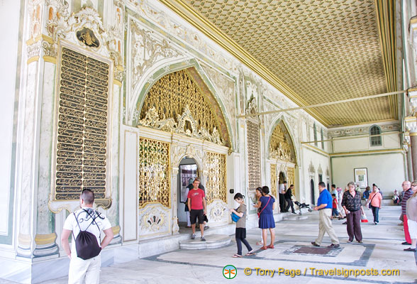 topkapi-palace_AJP2178.jpg