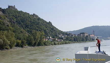 Approaching Dürnstein