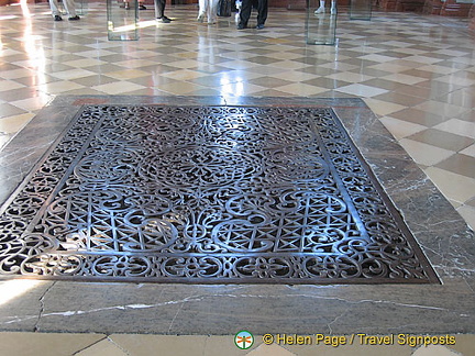 Grate in floor allows heating from kitchen to heat this room 