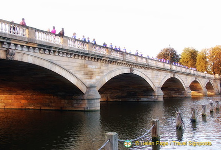 Serpentine Bridge