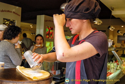 The crêpe chef at work