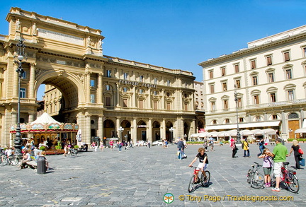 Hotel Pendini occupies the 3rd and 4th floors of the Arch