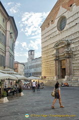 Heading for the Cathedral of San Lorenzo