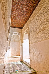 Façade of Comares: See the plasterwork wall