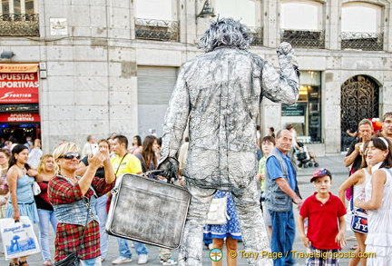 Puerta del Sol busker