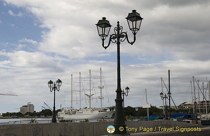 Windsong in the harbour
Papeete, Tahiti