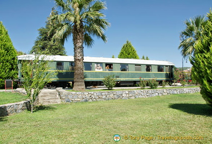 Saloon 4ufw No12 is one of the special cars constructed for Atatürk's personal use