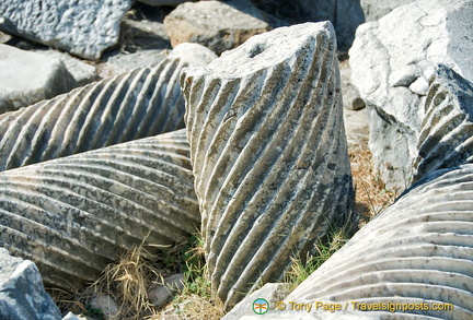 Perge columns