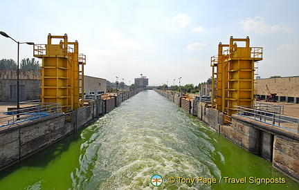 Zaporozhye dam and lock